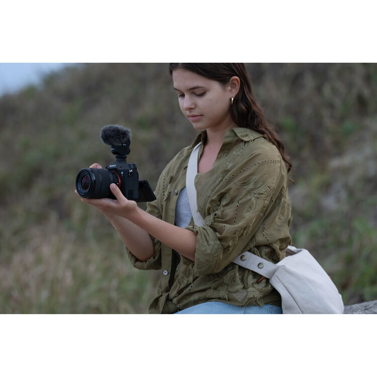 Sony FE 28-70mm f/3.5-5.6 OSS II Lens (Sony E)