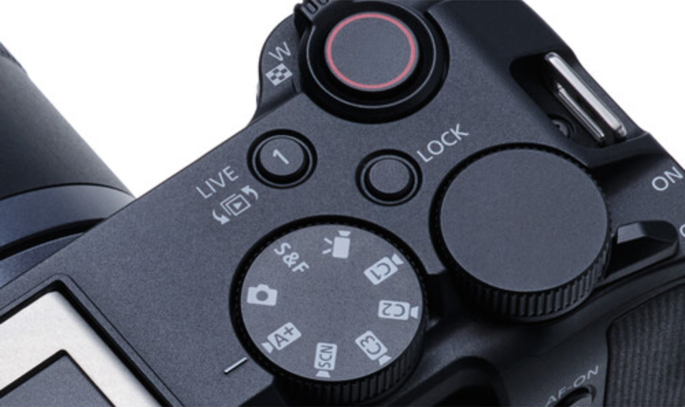 Canon EOS R50 V Mirrorless Camera with 14-30mm f/4-6.3 Lens