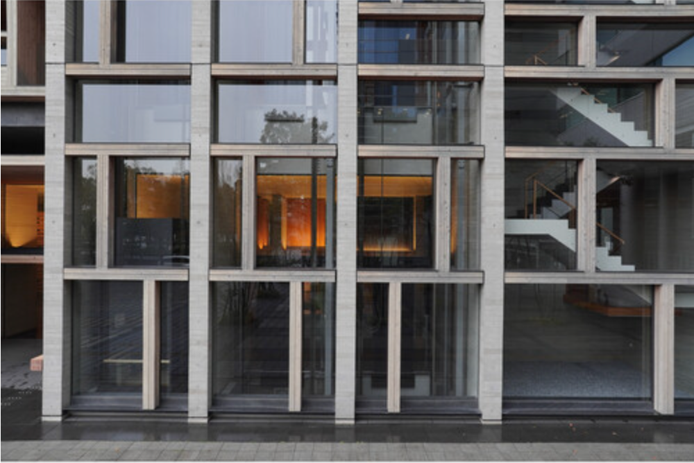 Sony ZV-E10 Mirrorless Camera with 16-50mm f/3.5-5.6 II Lens (White)