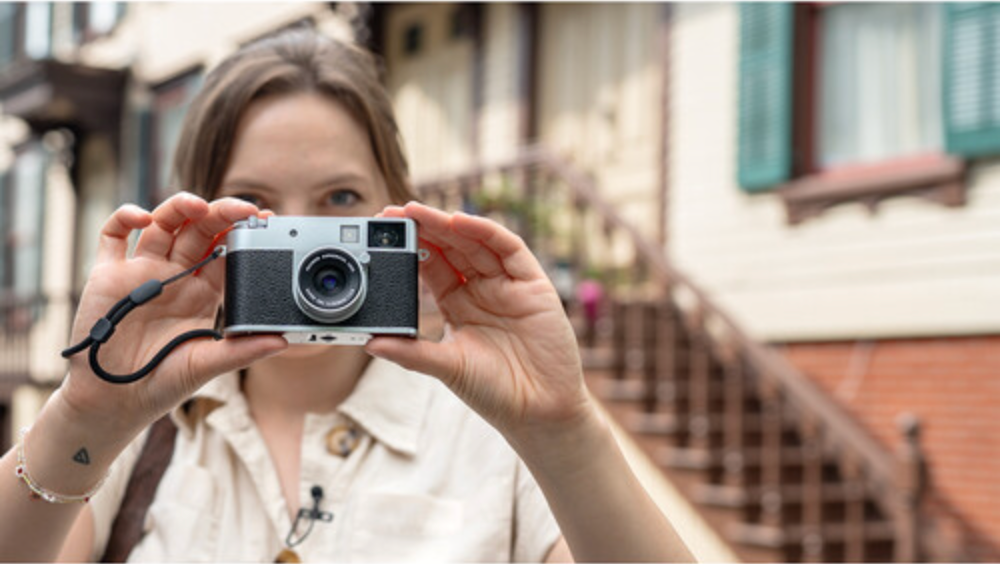 FUJIFILM X half Digital Camera (Silver)